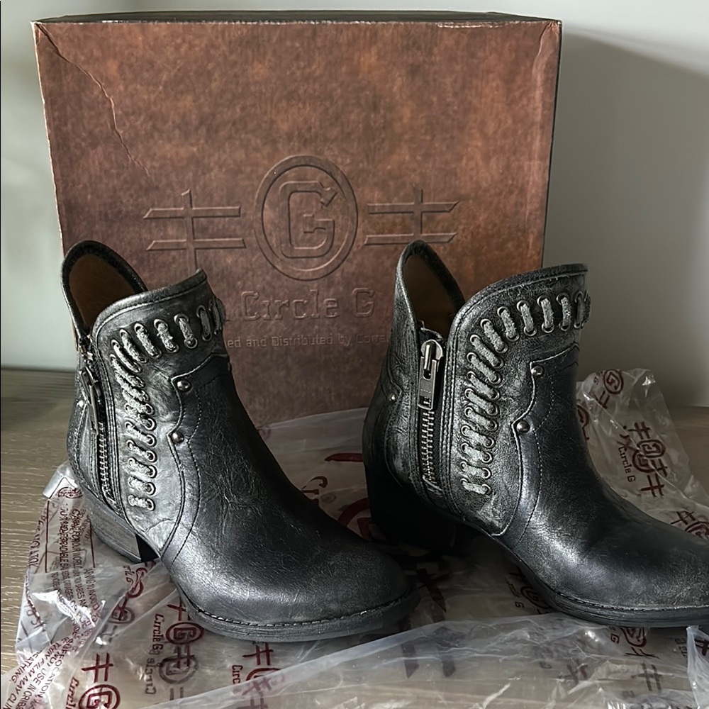 Circle G Women's Black Ankle Boots